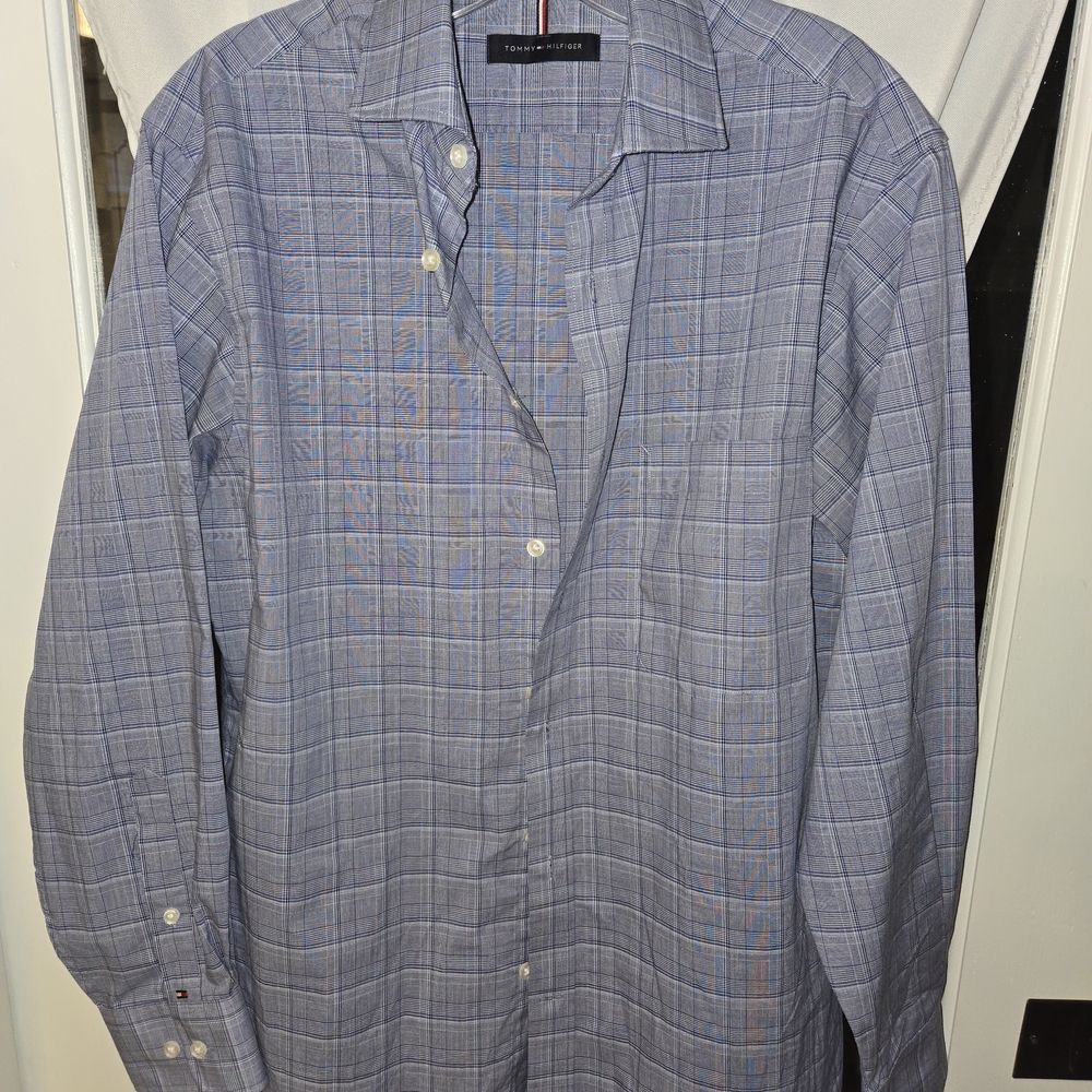Tommy Hilfiger Men's Gray Checkered Shirt